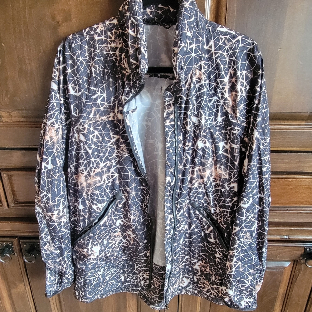 Lululemon light weight jacket with hood active wear